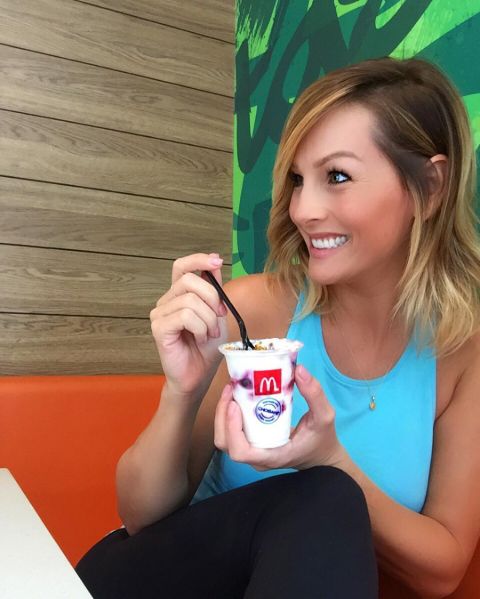 Clare Crawley in a sky-blue top eating McDonalds food. 